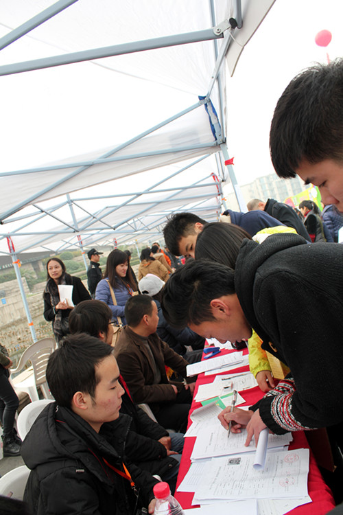 建工系“爱心不断,公益同行”2013彩虹计划